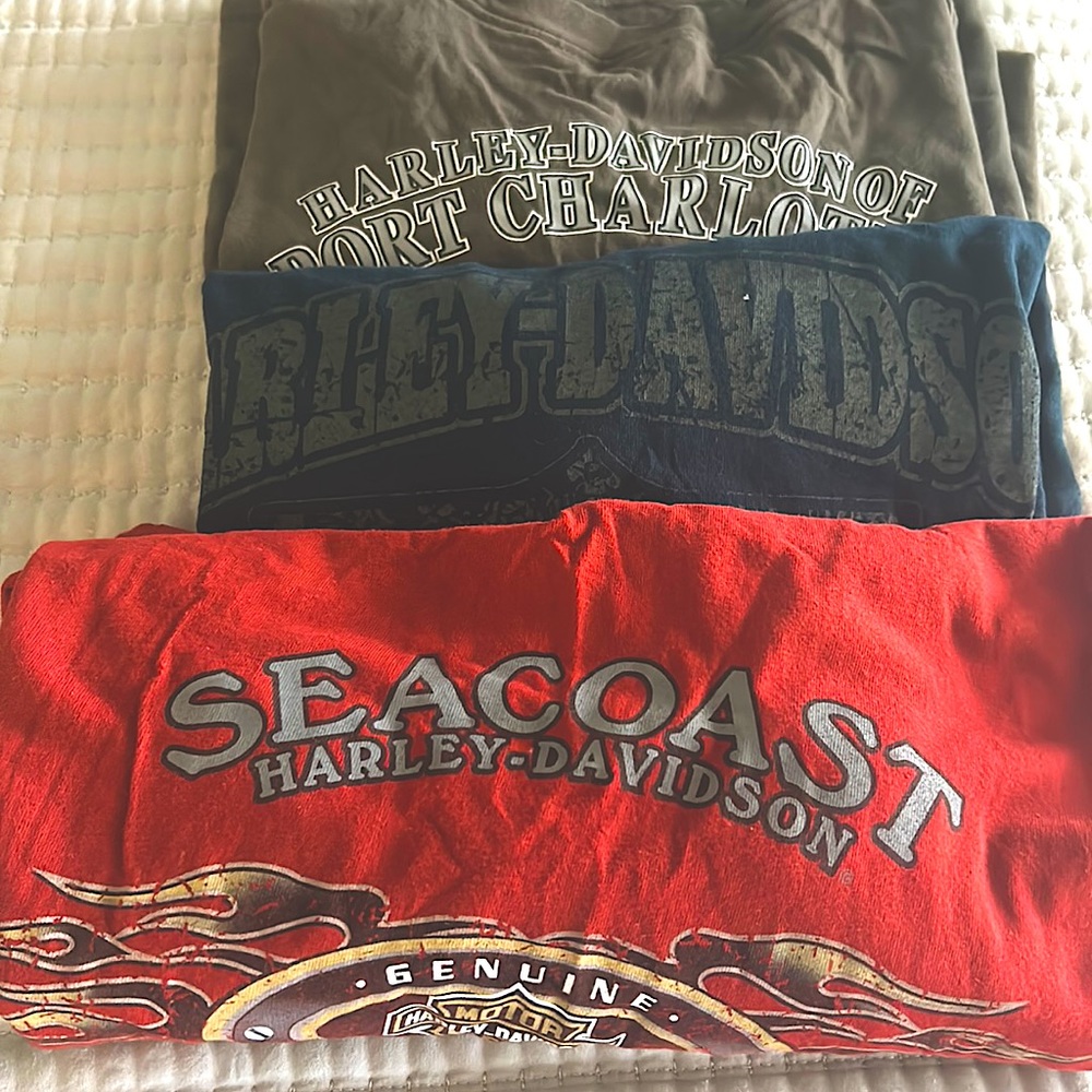 Men’s Large Harley Davidson T-shirts. Like new condition.